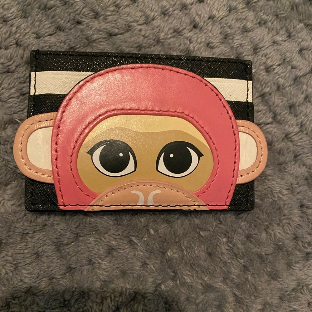 RAMBLING ROSES MONKEY CARD HOLDER IN ROSA